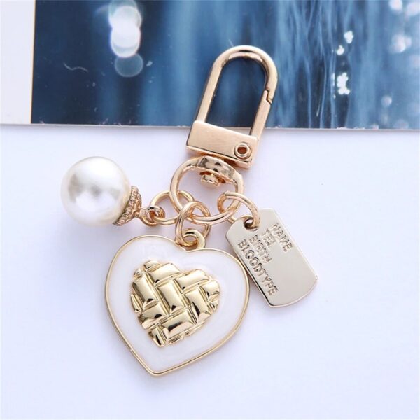 Trendy Pearl & Rose Heart Pendant Keychain