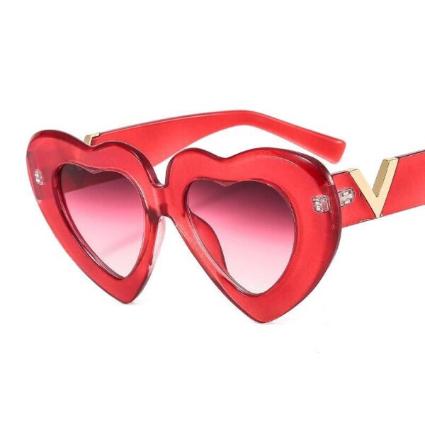 Heart-Shaped Vintage UV400 Sunglasses for Women and Men