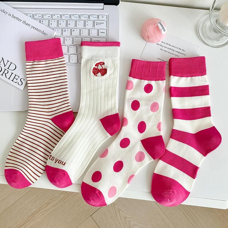 2023 New Autumn Winter Pink Fruits Designer Socks Dot Stripe Middle Tube Socks Ins Fashion Kawaii Harajuku Women Socks