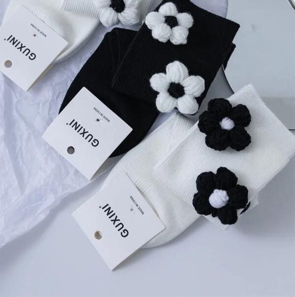 Chic Black & White Cotton Knit Flower Socks