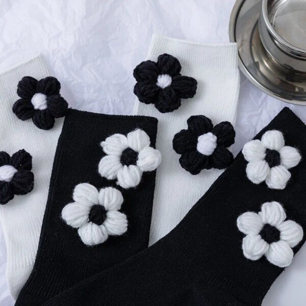 Chic Black & White Cotton Knit Flower Socks