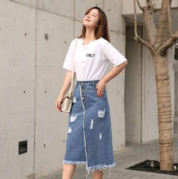 Chic Korean-Style Front Button Denim Skirt with Distressed Detail