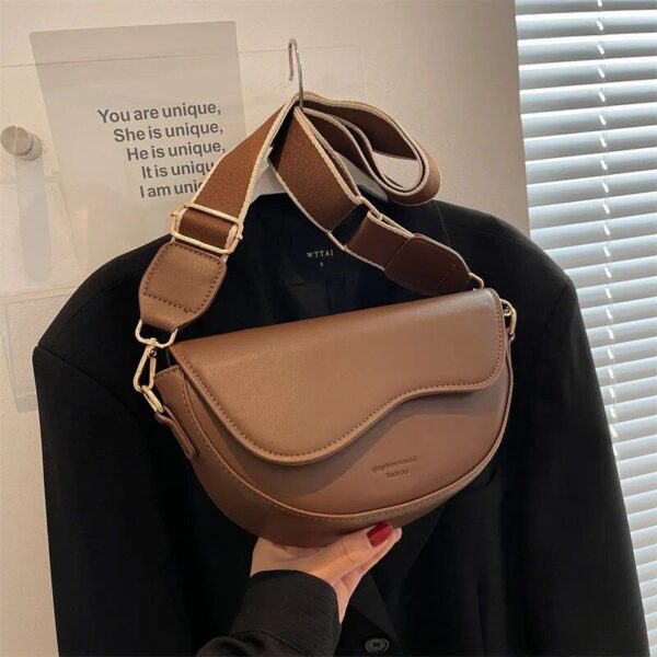 2023 Retro Chic Half Moon Crossbody Bag for Women