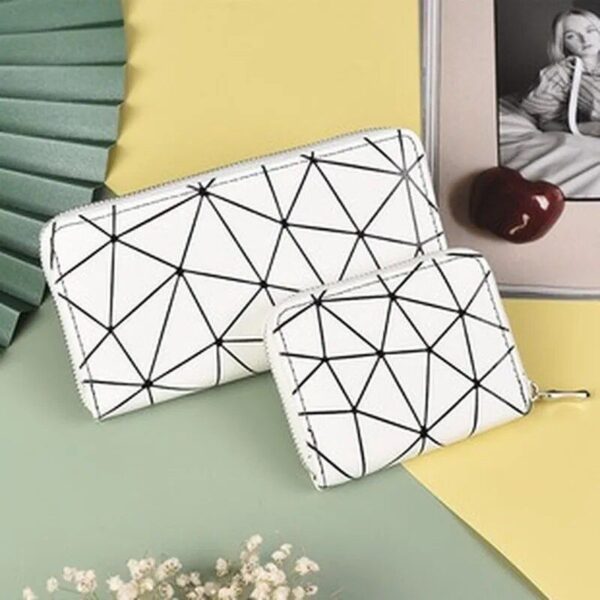 Elegant Diamond Pattern Leather Wallet with Wrist Strap for Women - Image 7