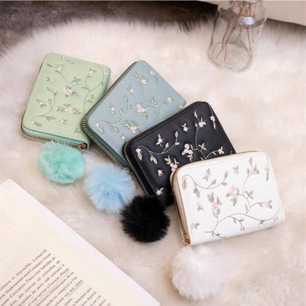 Chic Embroidered Flower Women’s Short Wallet