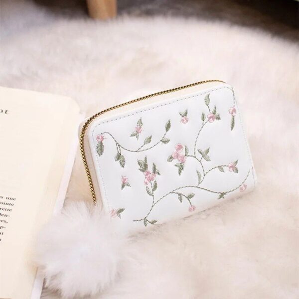 Chic Embroidered Flower Women’s Short Wallet