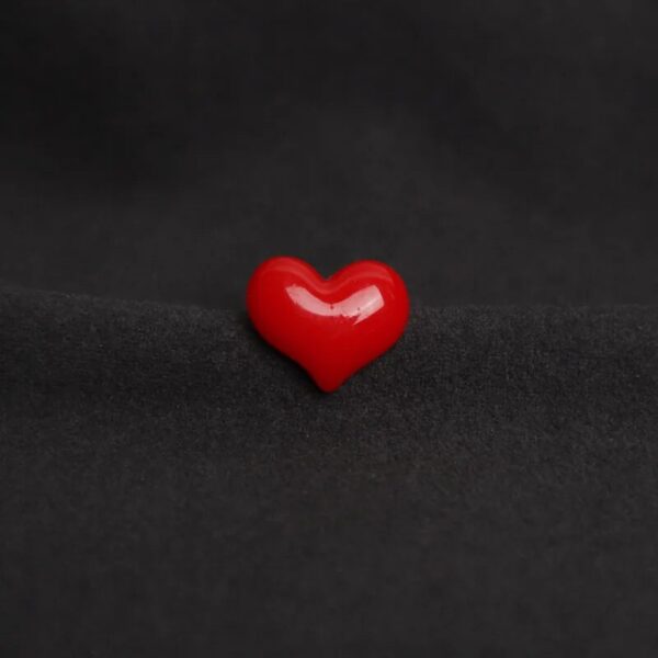 Charming Red Heart Resin Brooch Pins