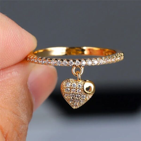 Trendy Crystal Heart Engagement Ring