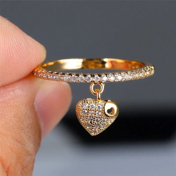 Trendy Crystal Heart Engagement Ring - Image 3