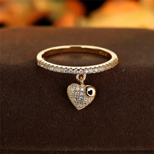 Trendy Crystal Heart Engagement Ring