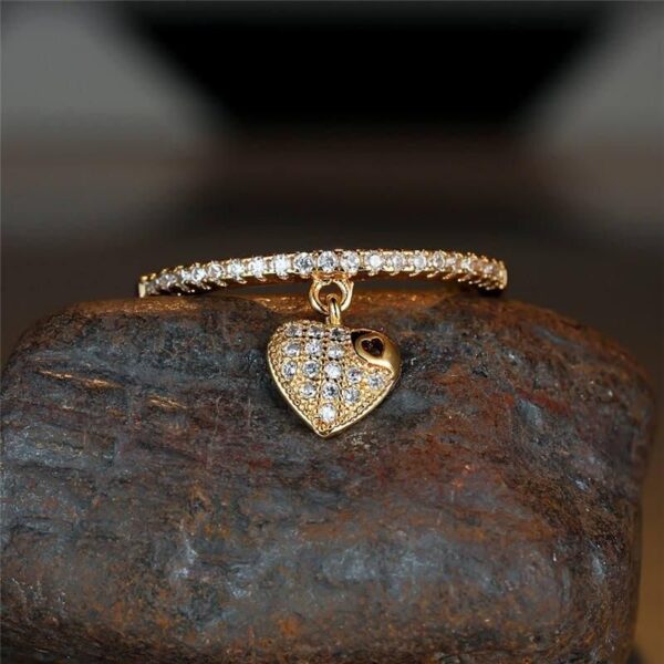 Trendy Crystal Heart Engagement Ring - Image 7