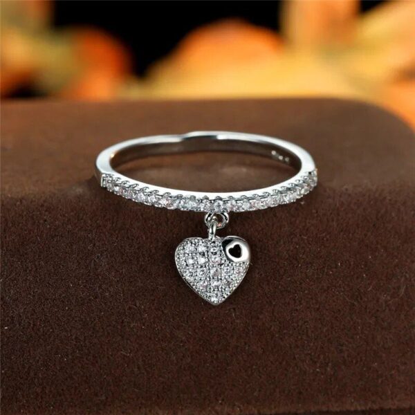 Trendy Crystal Heart Engagement Ring - Image 4