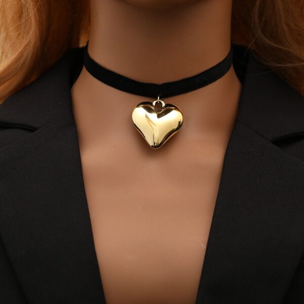 Exaggerated Big Love Heart Pendant Choker Necklace – Gothic Black Velvet