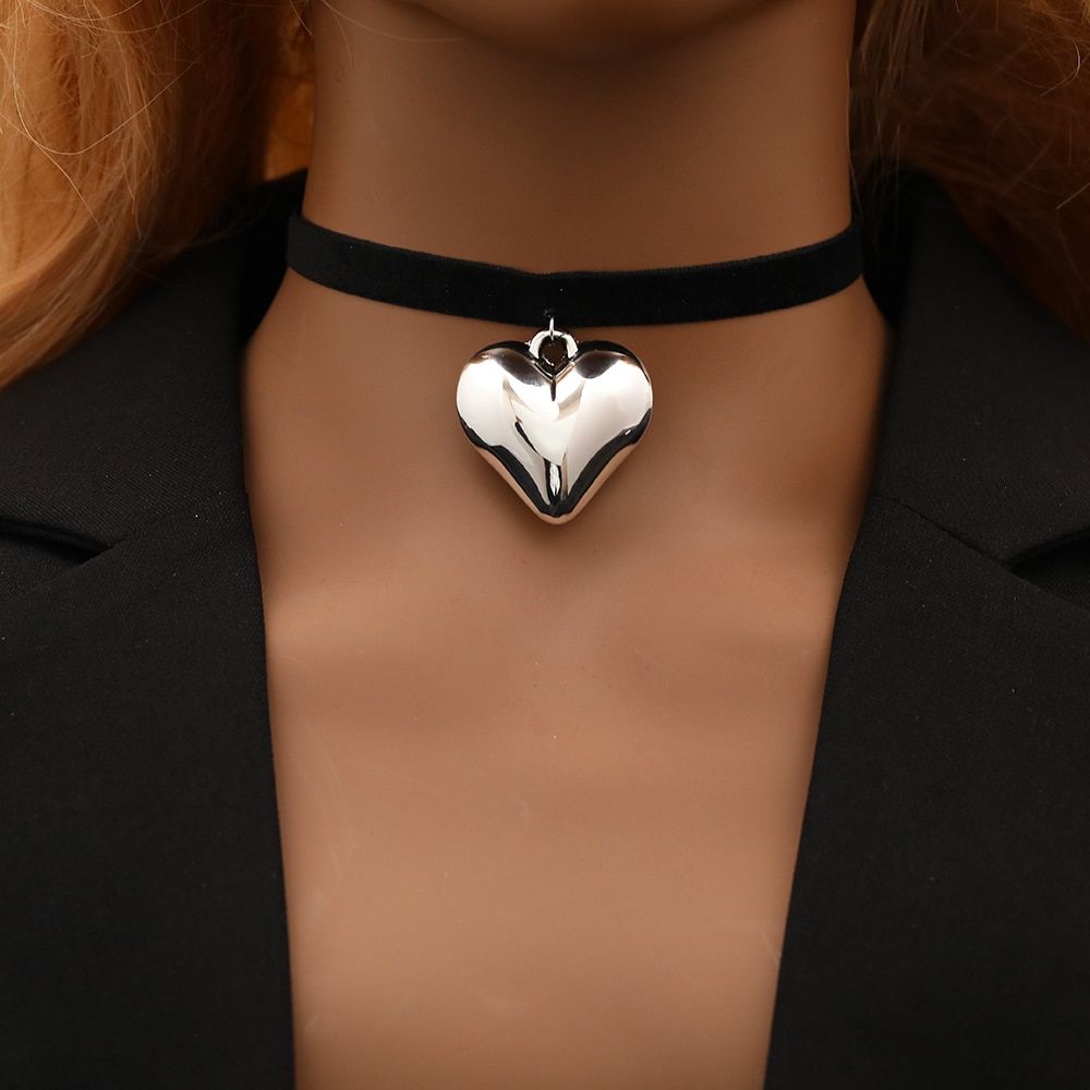 Exaggerated Big Love Heart Pendant Choker Necklace – Gothic Black Velvet