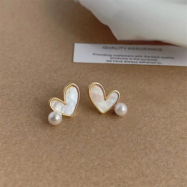 Elegant Pearl Shell Love Heart Stud Earrings