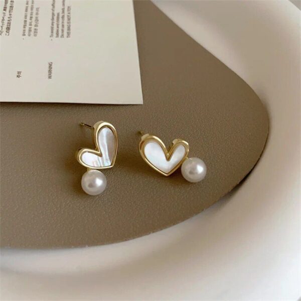 Elegant Pearl Shell Love Heart Stud Earrings