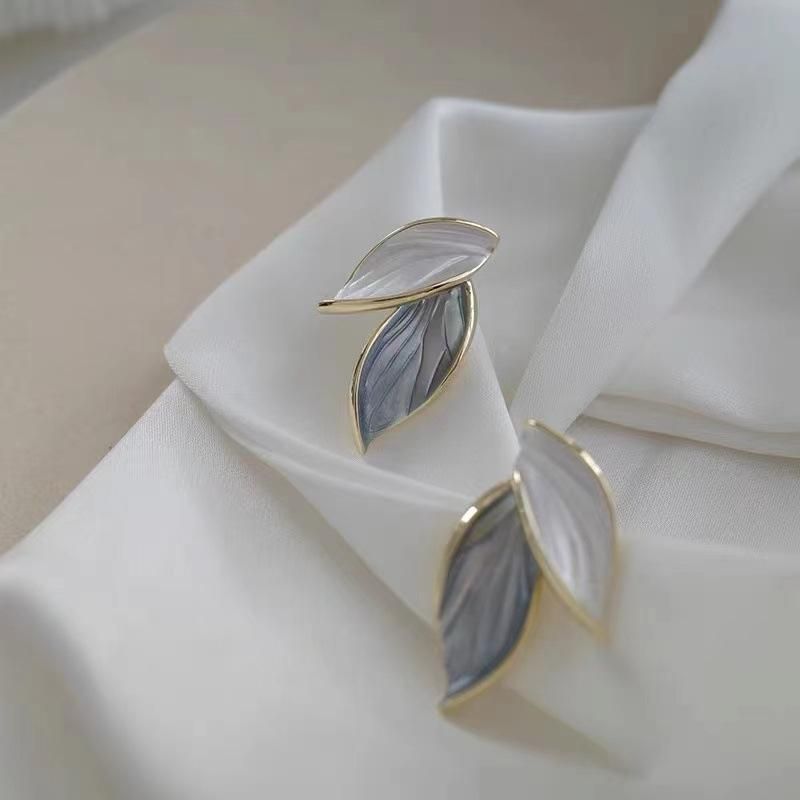 2023 Elegant Grey Leaf Metal Stud Earrings