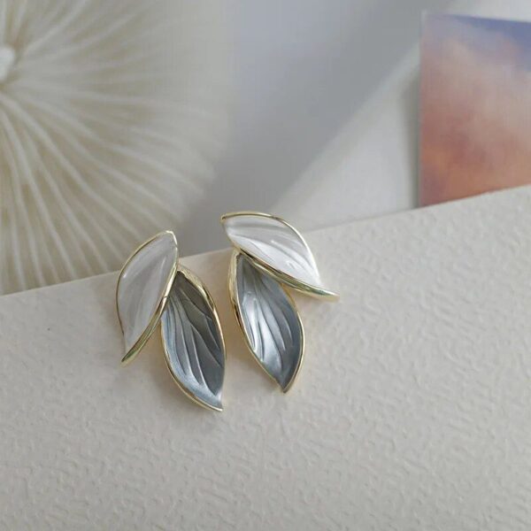 2023 Elegant Grey Leaf Metal Stud Earrings - Image 5