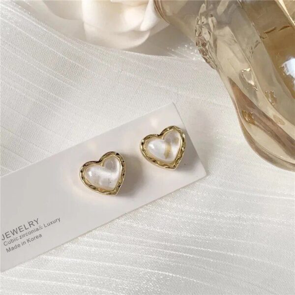 Chic Vintage Heart Stud Earrings