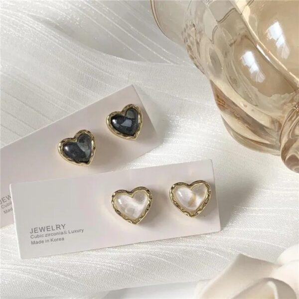 Chic Vintage Heart Stud Earrings - Image 2