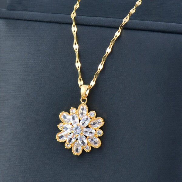 Gold-Plated Crystal Flower Pendant Choker