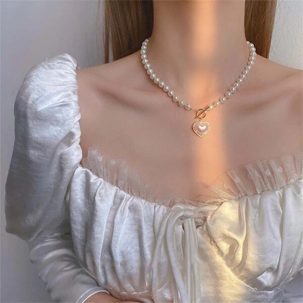 Elegant Vintage Heart Pendant Pearl Necklace