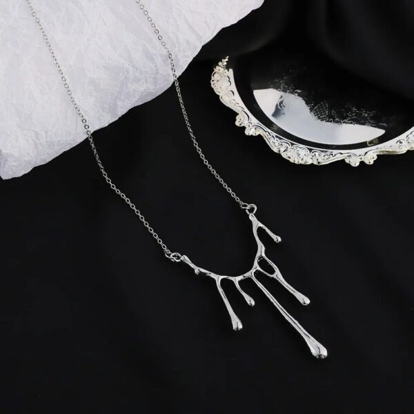 Elegant Drop Shape Yarn Pendant Necklace