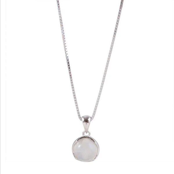 Luxury White Moonstone Pendant Necklace: Vintage Round Design in Silver Plating