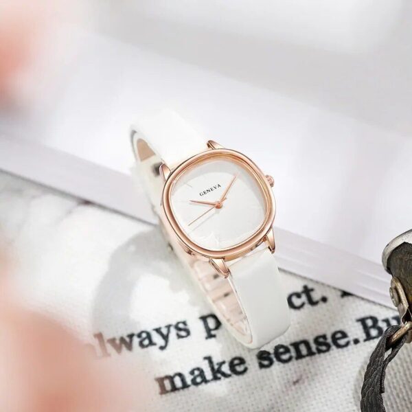 Elegant Quartz Leather Wristwatch for Women