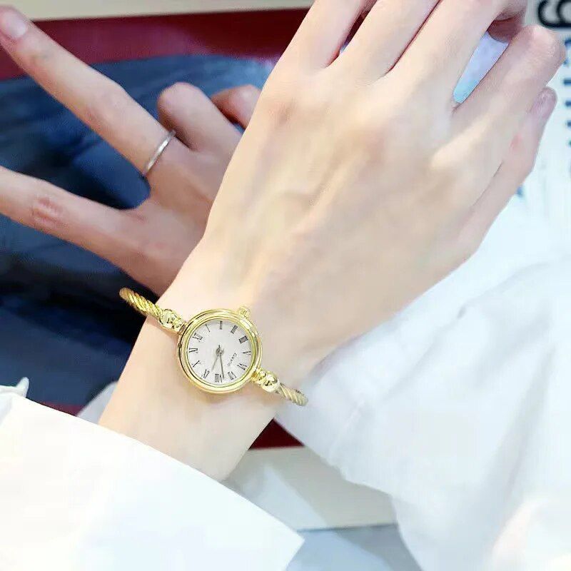 Elegant Gold Bangle Quartz Watch for Women