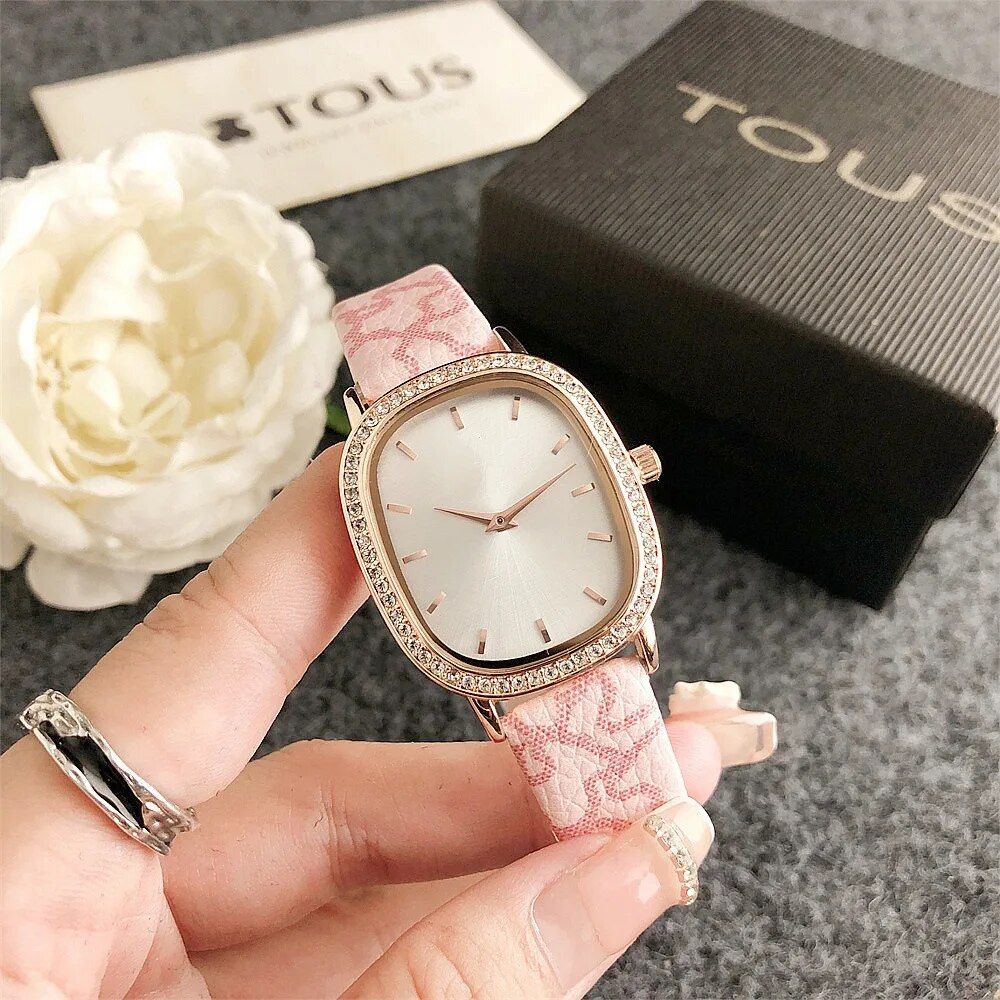 Elegant Oval Quartz Women’s Watch with Diamond Accents and Leather Strap