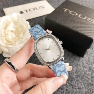 Elegant Oval Quartz Women’s Watch with Diamond Accents and Leather Strap
