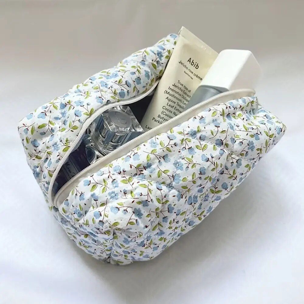 Floral Elegance Quilted Makeup Organizer – Versatile Cosmetic Pouch for Travel & Daily Use