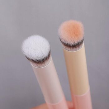 Multi-Purpose Makeup Brush: Concealer, Lip & Face Precision Tool