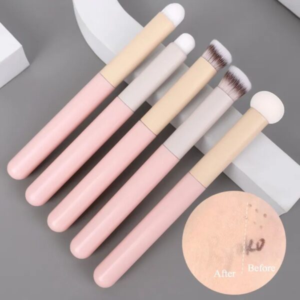 Multi-Purpose Makeup Brush: Concealer, Lip & Face Precision Tool