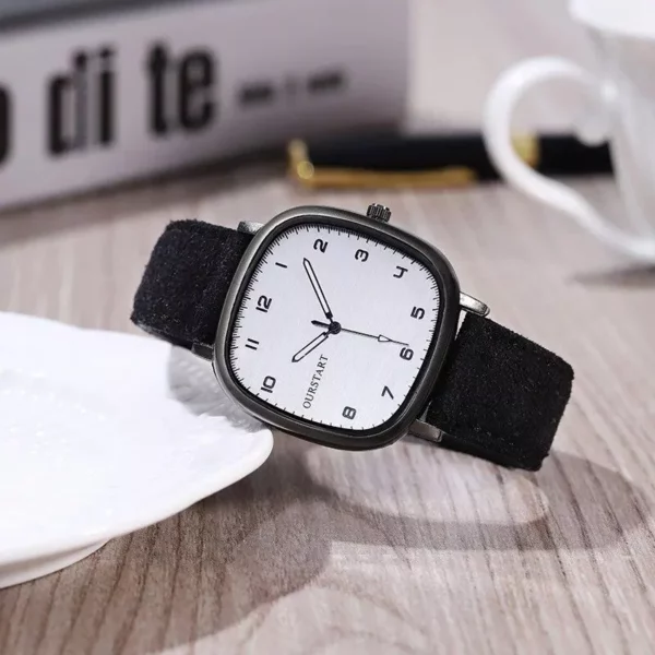 Elegant Vintage Square Dial Leather Strap Quartz Watch