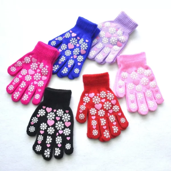 Warm Knitted Gloves for Children – Winter Snowflake and Heart Print Mittens for Outdoor Activities