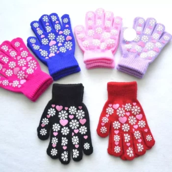 Warm Knitted Gloves for Children – Winter Snowflake and Heart Print Mittens for Outdoor Activities