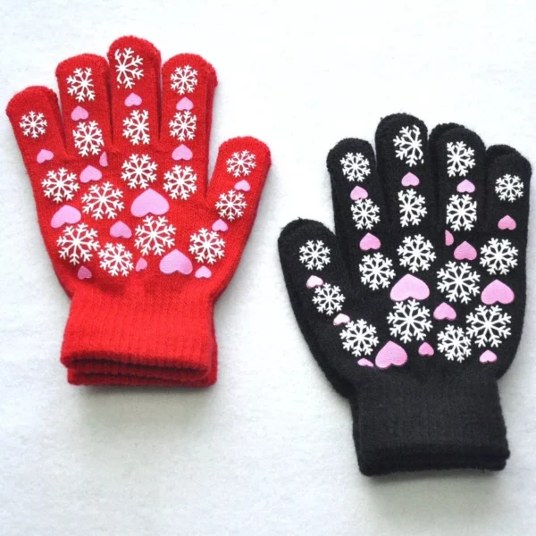 Warm Knitted Gloves for Children – Winter Snowflake and Heart Print Mittens for Outdoor Activities