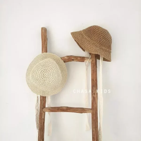 Chic Straw Baby Girl Hat: Elegant Summer Accessory with a Lace Bow Detail