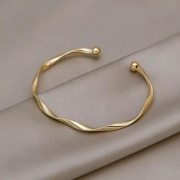 Elegant Twist Simple Bracelet – Fashionable Women’s Jewelry for All Occasions