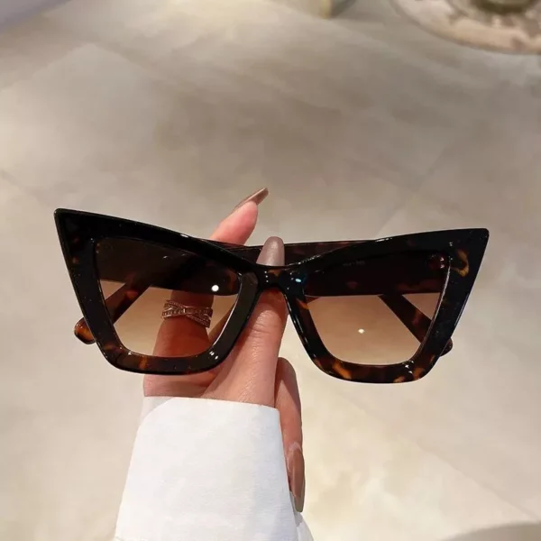 Luxurious Vintage Cat Eye Sunglasses – UV400 Protection for Women