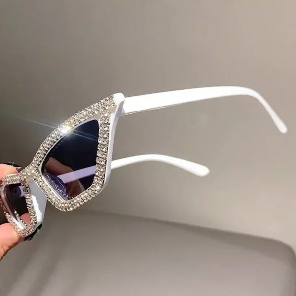 Chic Retro Triangle Cat Eye Sunglasses with Rhinestone Detail