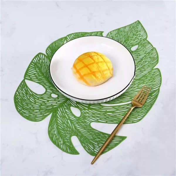 Elegant Nordic Leaf-Shaped Table Mat – Heat-Resistant, Non-Slip Dining Placemat