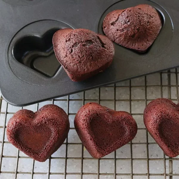 6-Cup Non-Stick Love Shaped Baking Mold