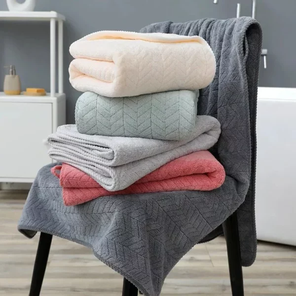 Luxurious Cotton-Polyester Blend Towel - Image 5