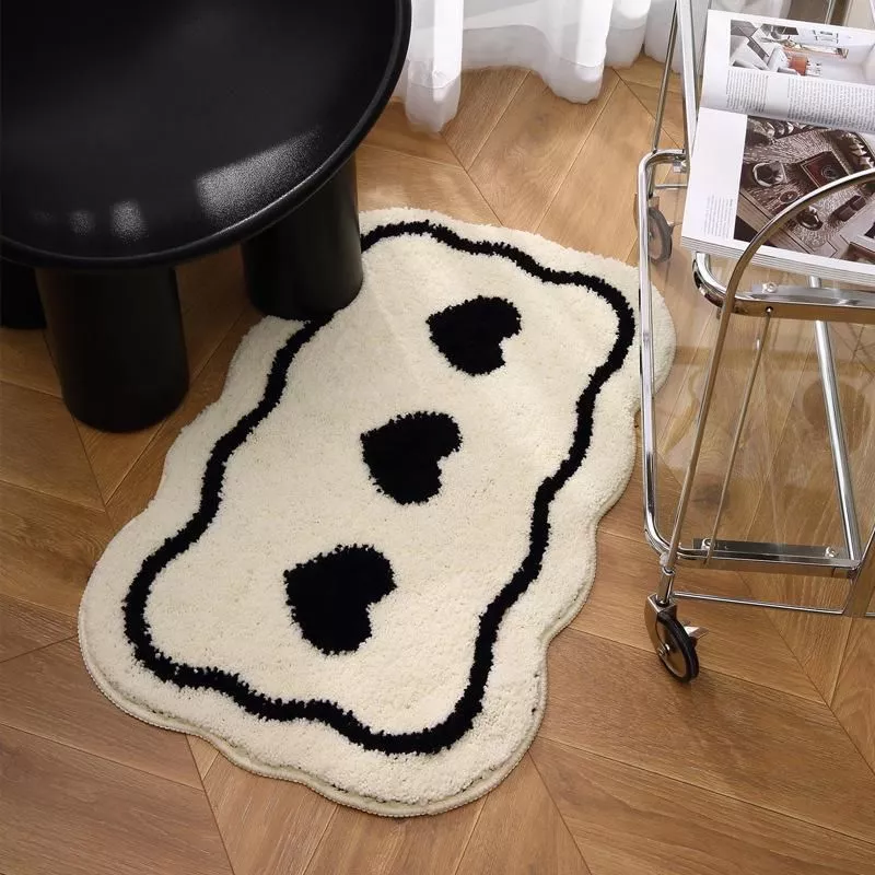 Chic Black & White Heart-Shaped Tufted Rug